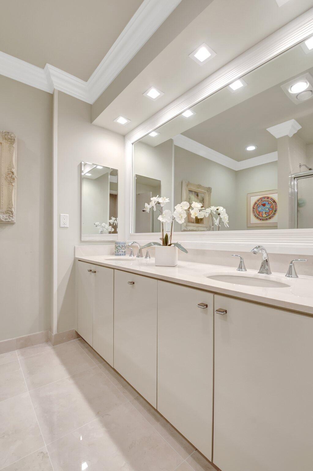 VILLAS OF HAMPSHIRE CONDO - Residential