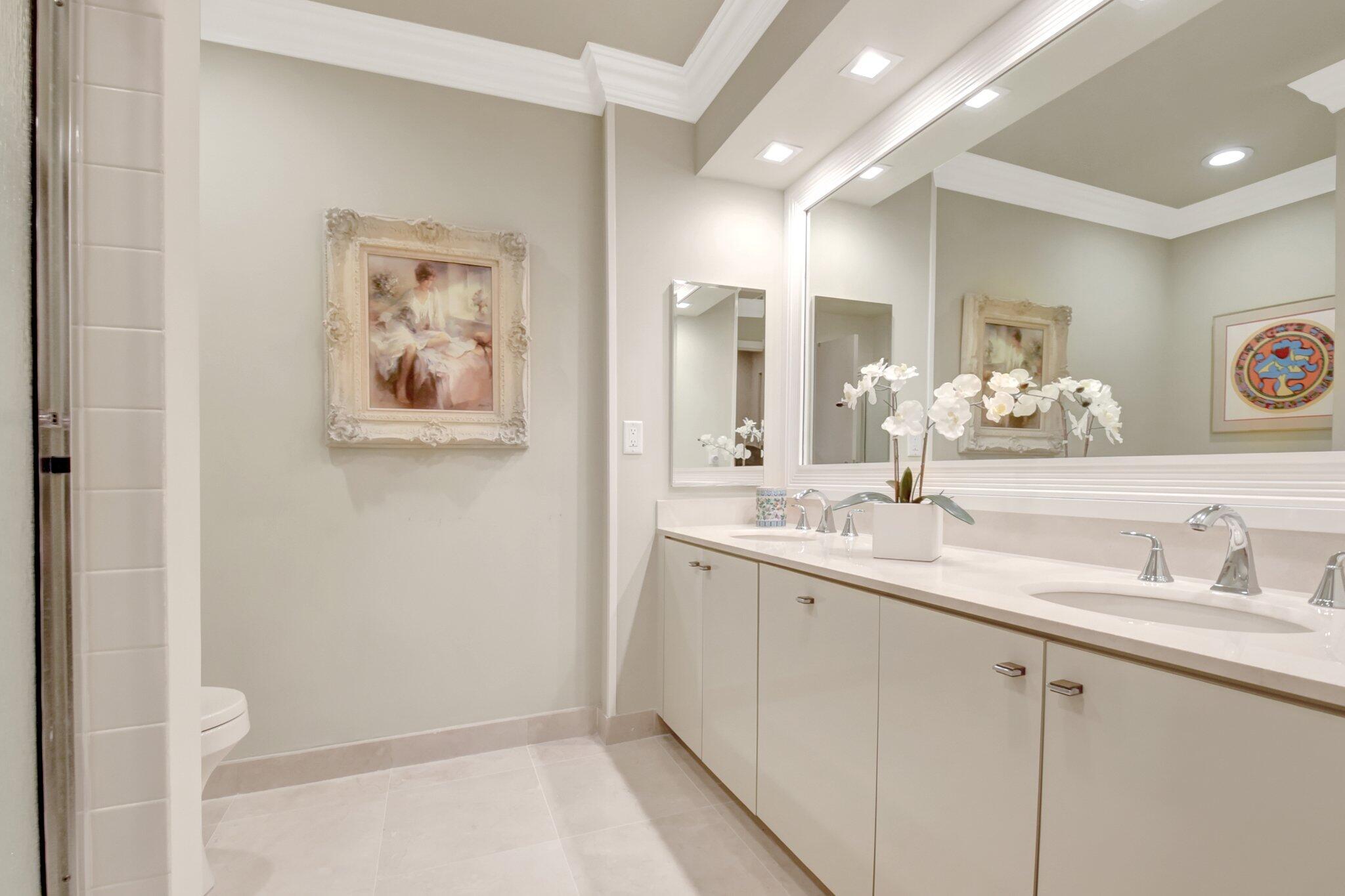 VILLAS OF HAMPSHIRE CONDO - Residential