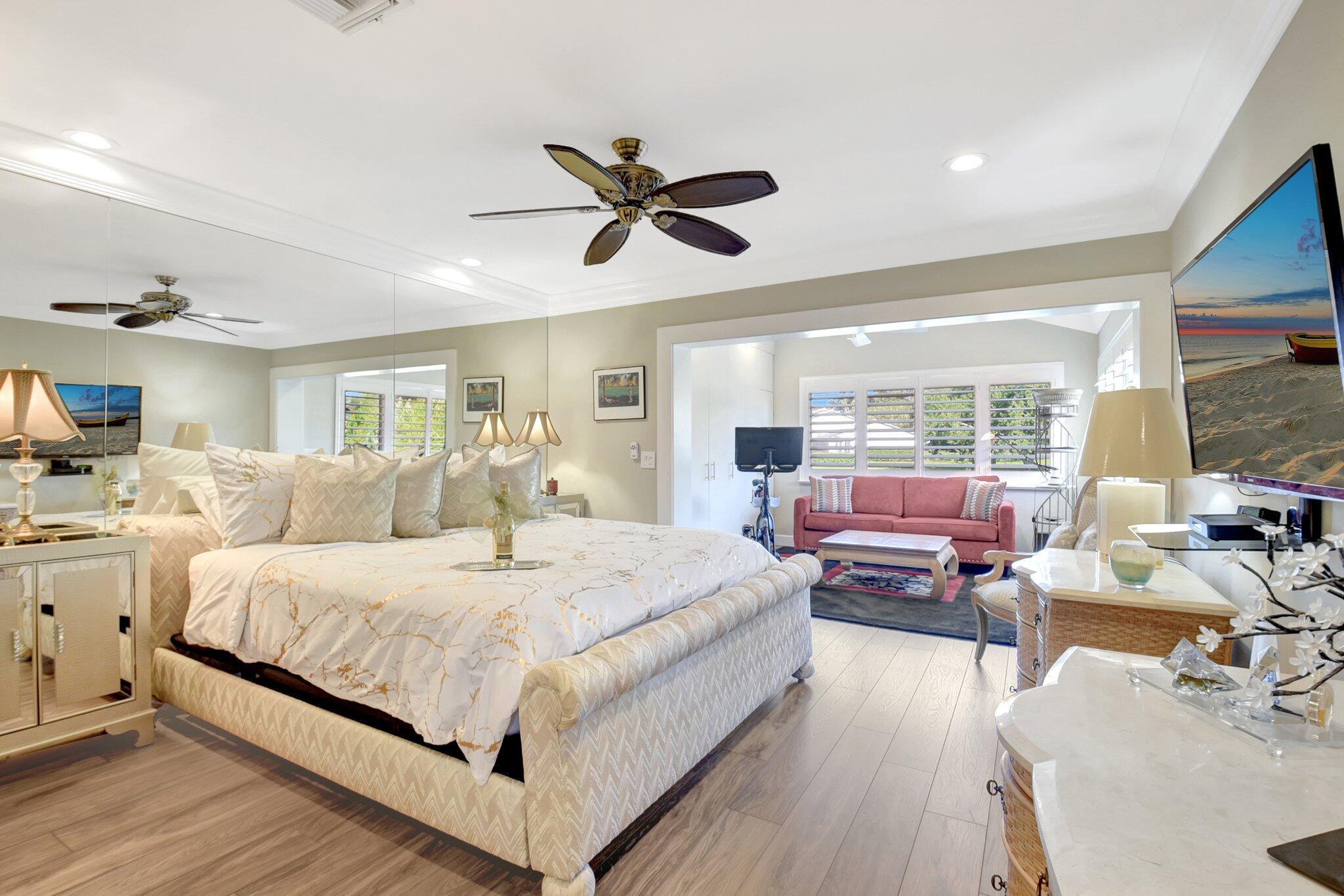 VILLAS OF HAMPSHIRE CONDO - Residential