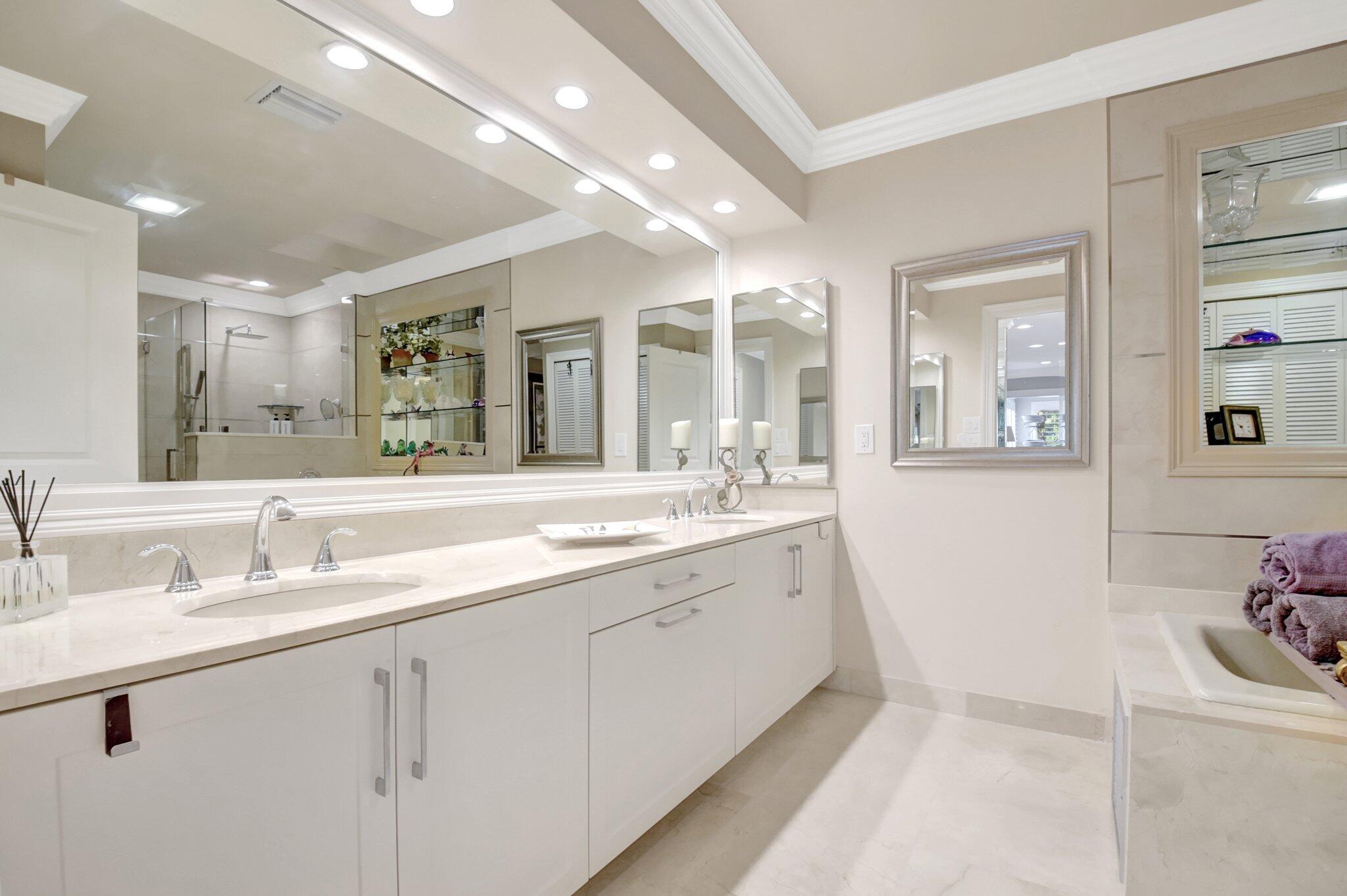 VILLAS OF HAMPSHIRE CONDO - Residential