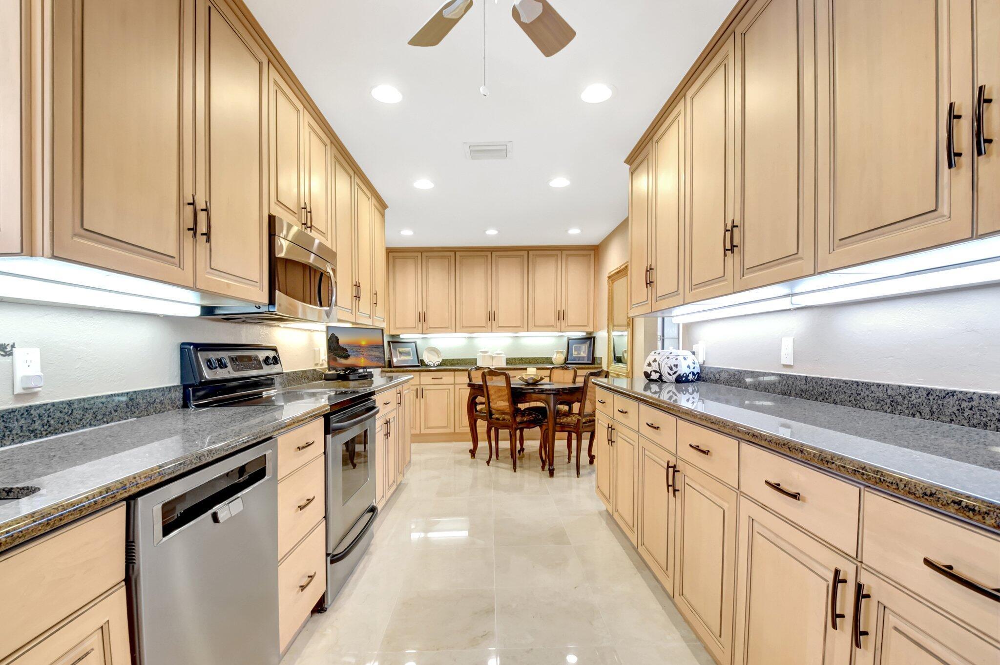 VILLAS OF HAMPSHIRE CONDO - Residential