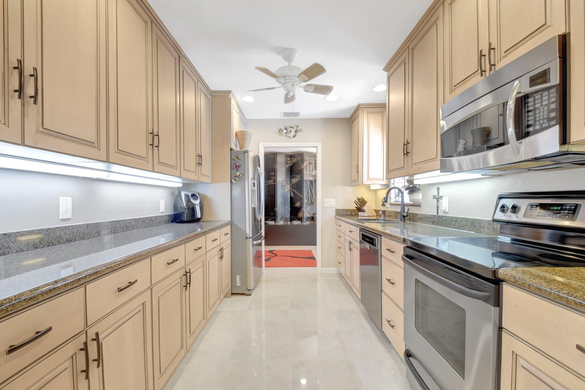 VILLAS OF HAMPSHIRE CONDO - Residential