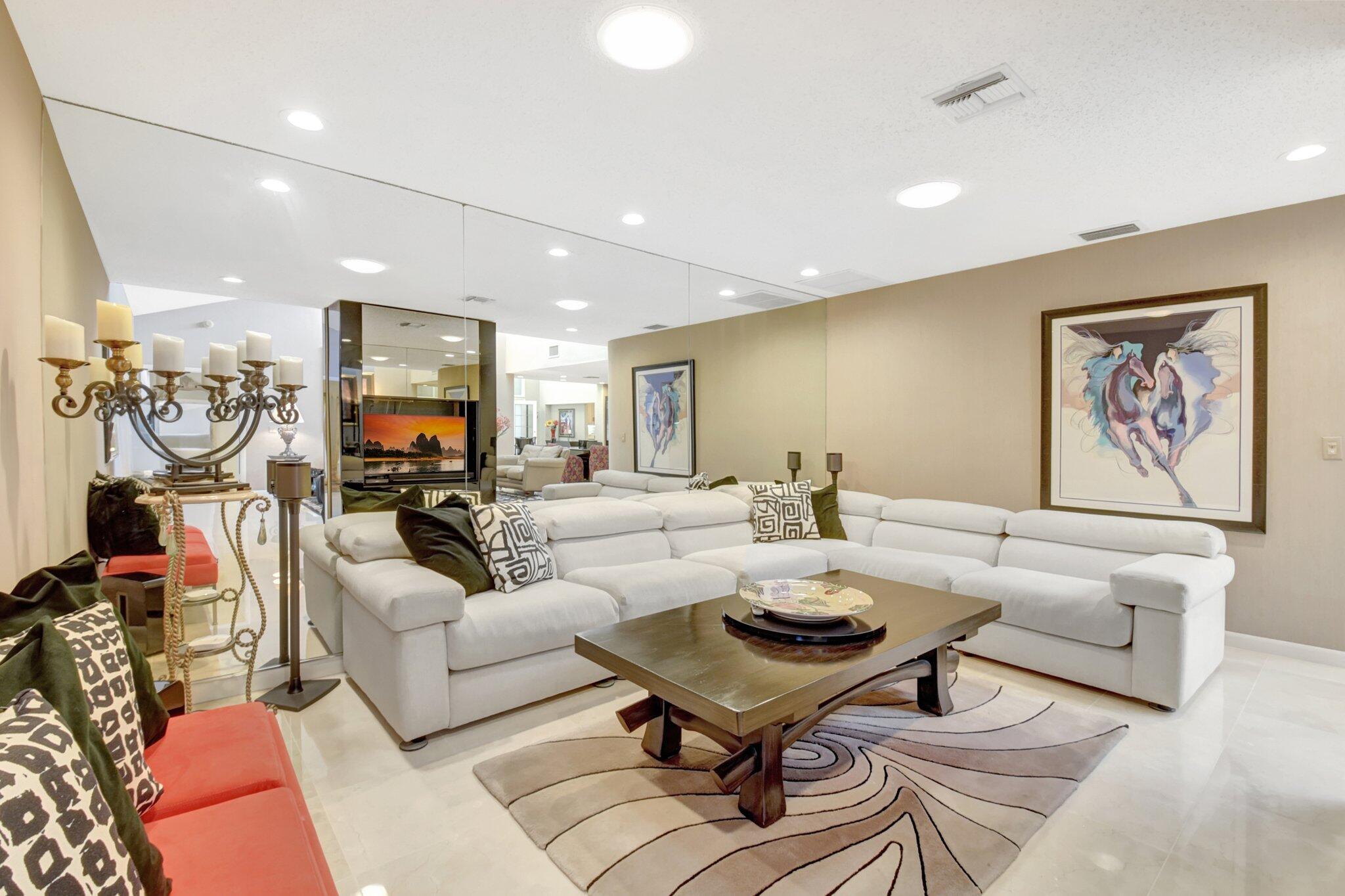 VILLAS OF HAMPSHIRE CONDO - Residential