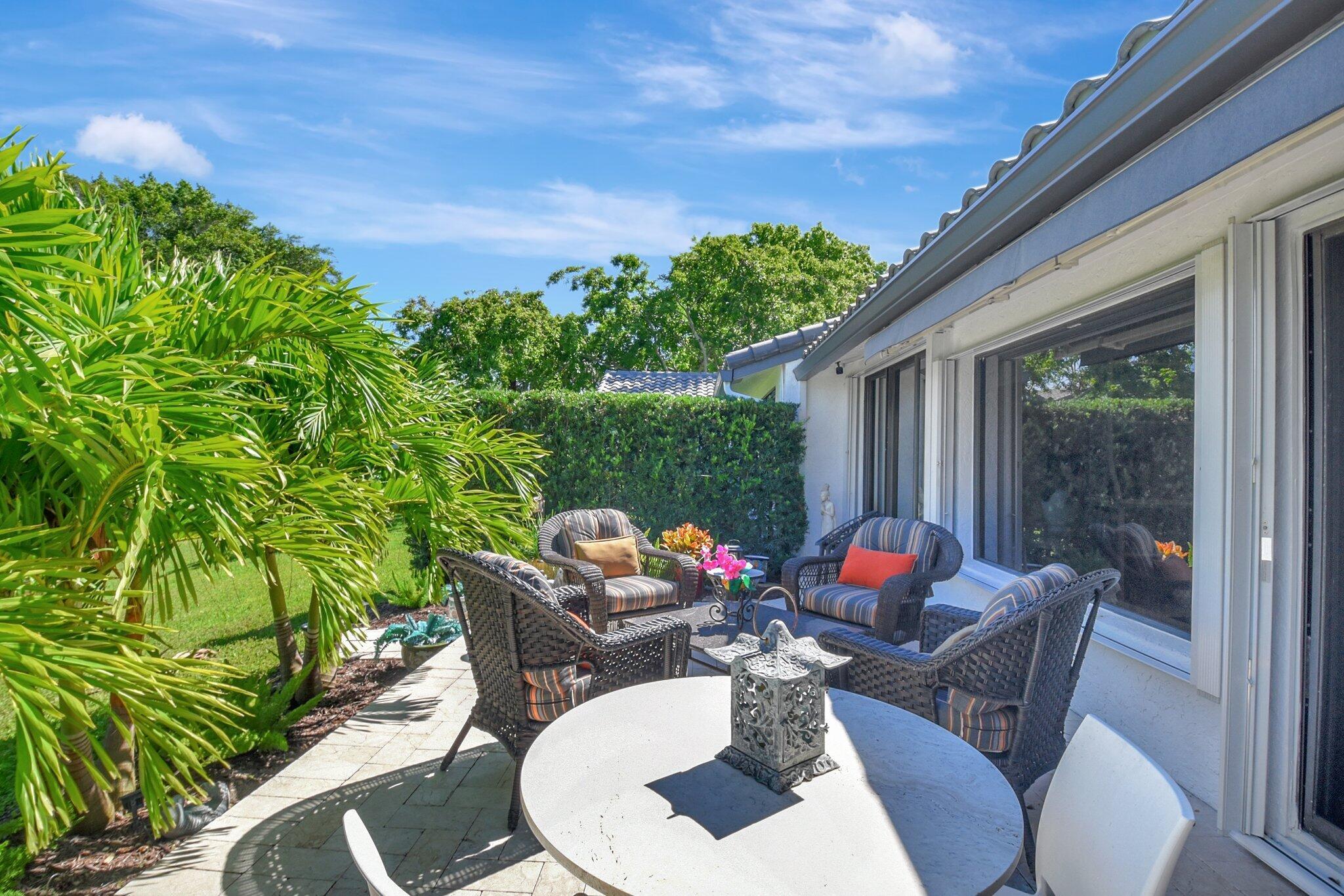 VILLAS OF HAMPSHIRE CONDO - Residential