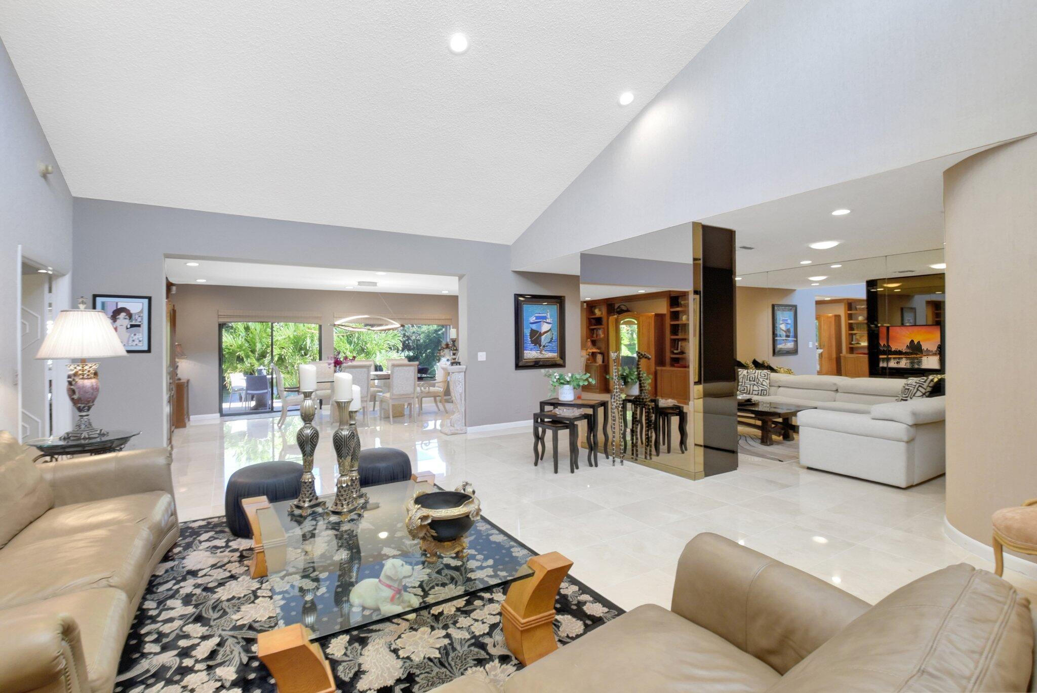 VILLAS OF HAMPSHIRE CONDO - Residential