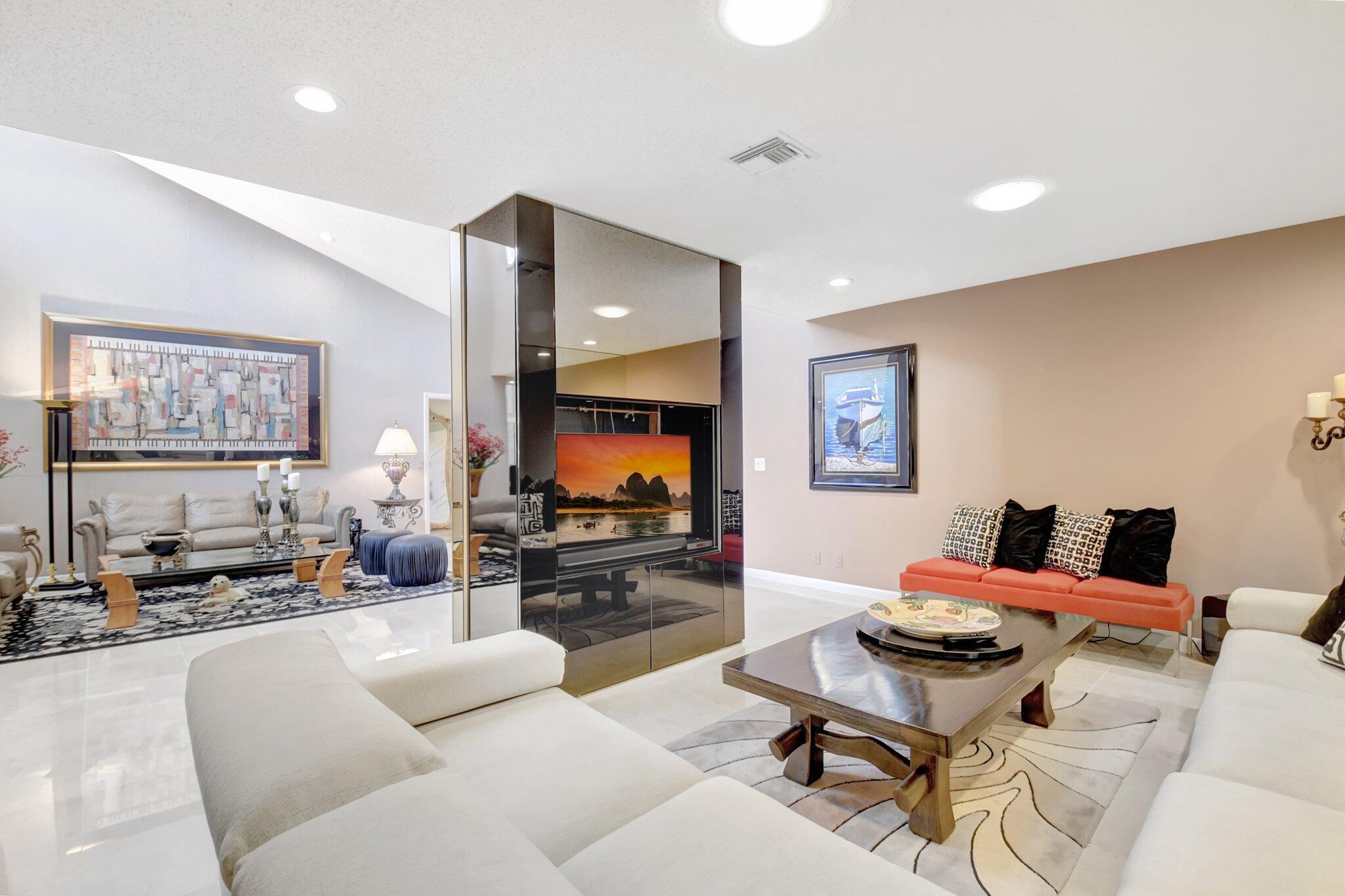 VILLAS OF HAMPSHIRE CONDO - Residential