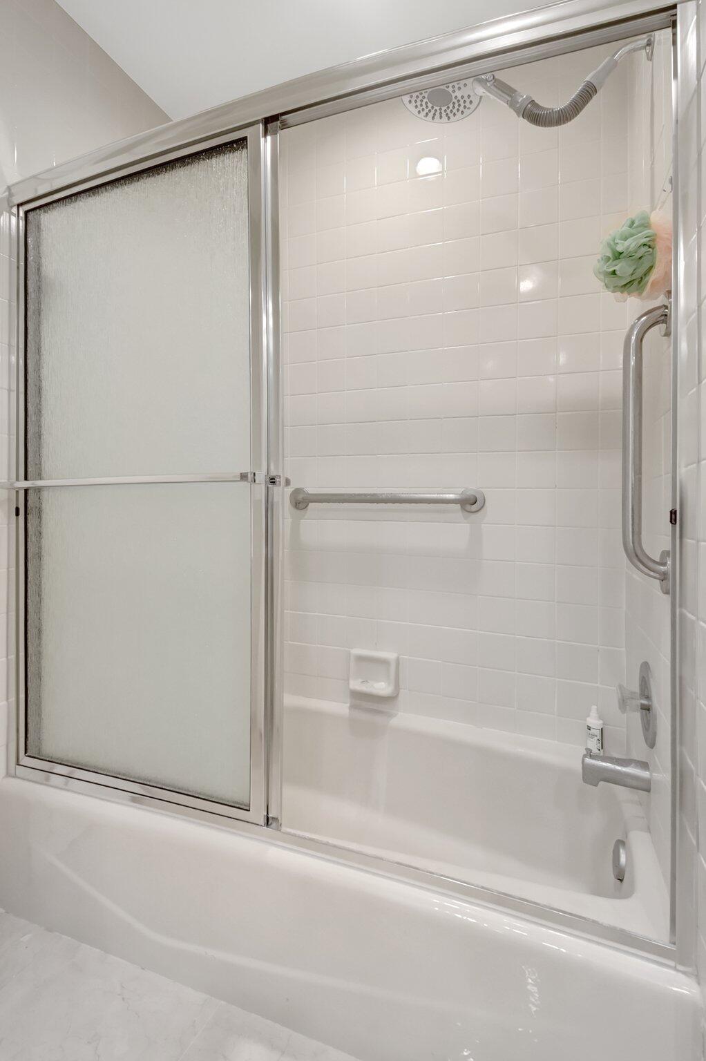 VILLAS OF HAMPSHIRE CONDO - Residential