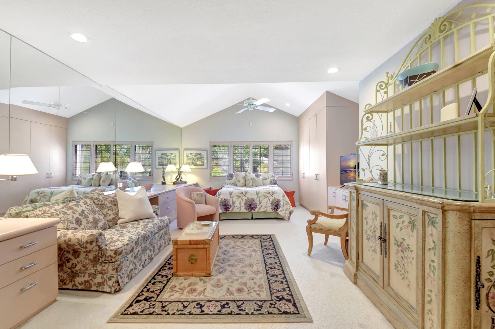 VILLAS OF HAMPSHIRE CONDO - Residential