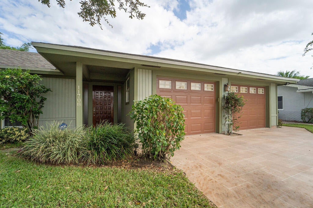 Photo of 11708 Beech Avenue, Palm Beach Gardens, FL 33410 (MLS # R10933048)