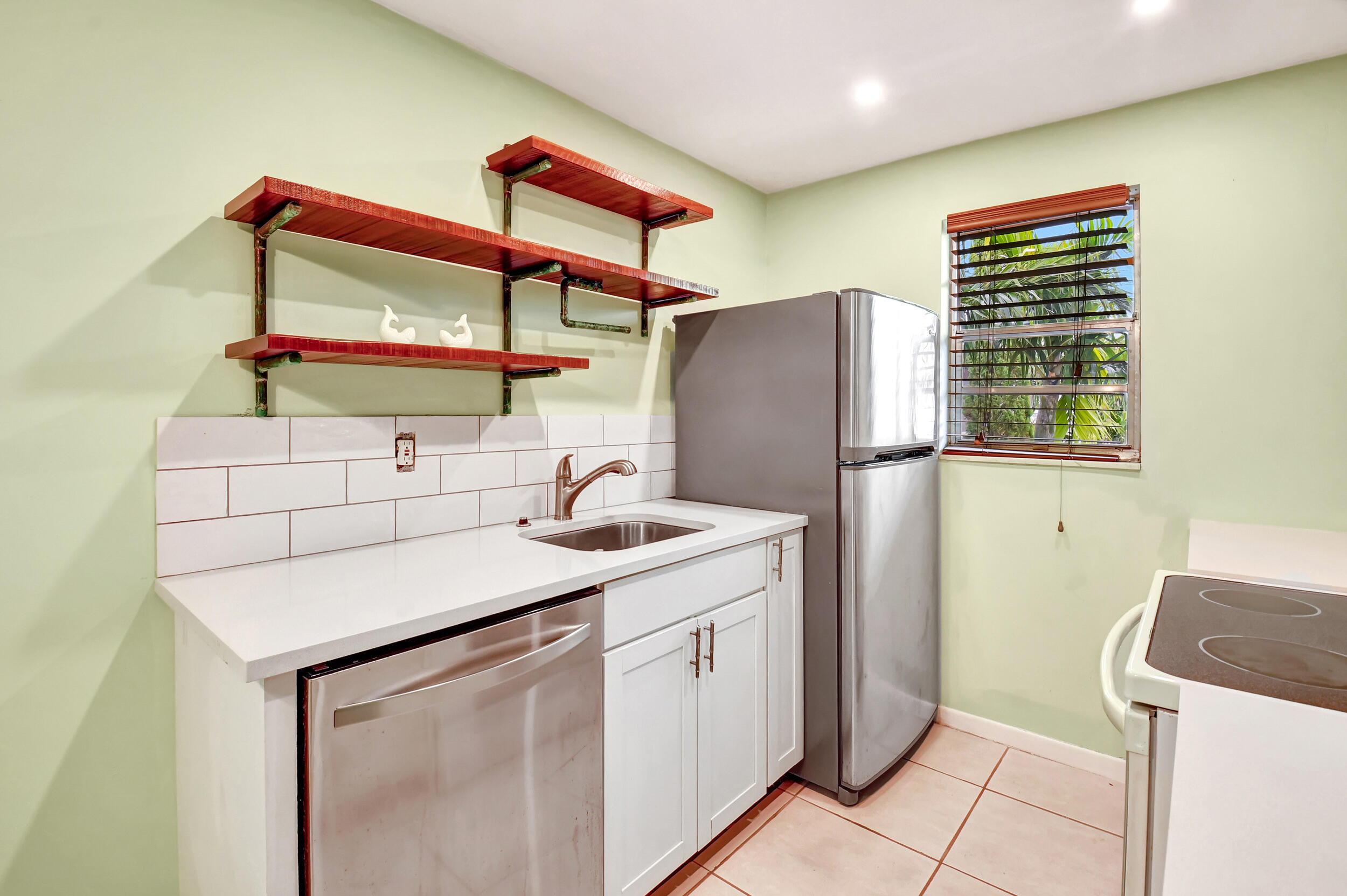 205 NE 3rd Street 208