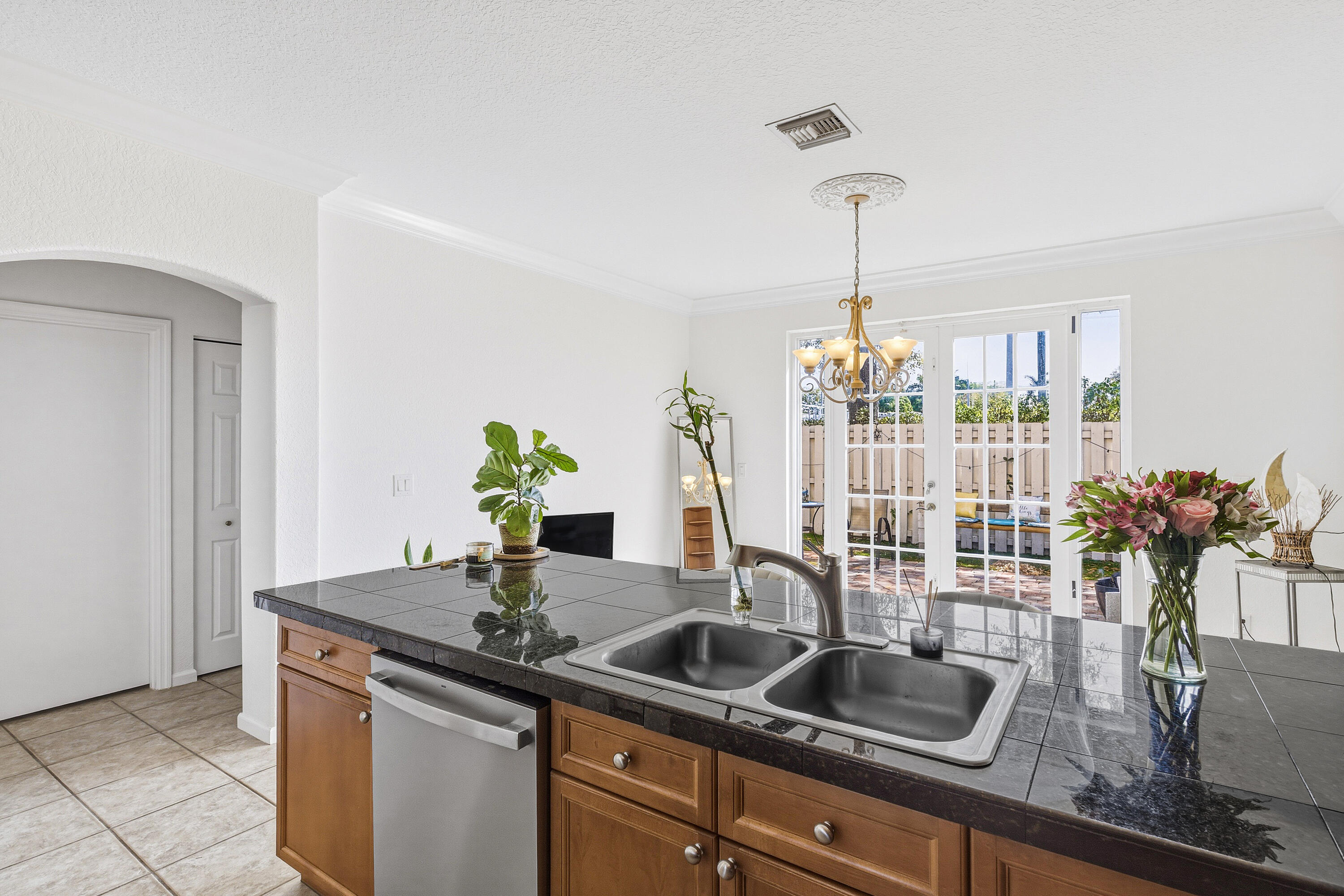 BRIGER PARS G, H AND J - Residential Lease