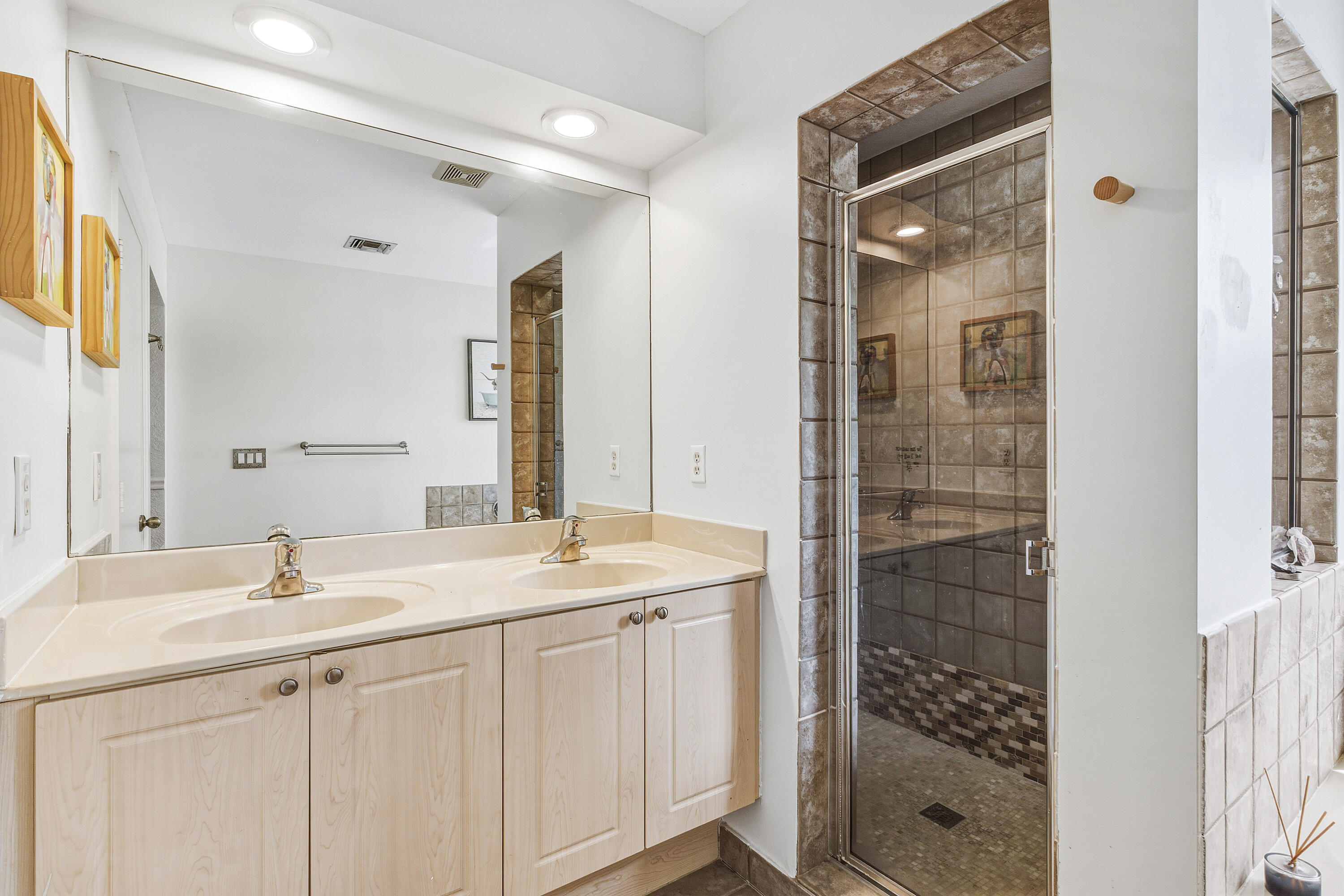 BRIGER PARS G, H AND J - Residential Lease