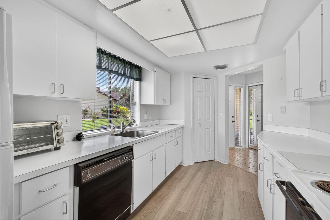 VILLAGE WALK - Residential