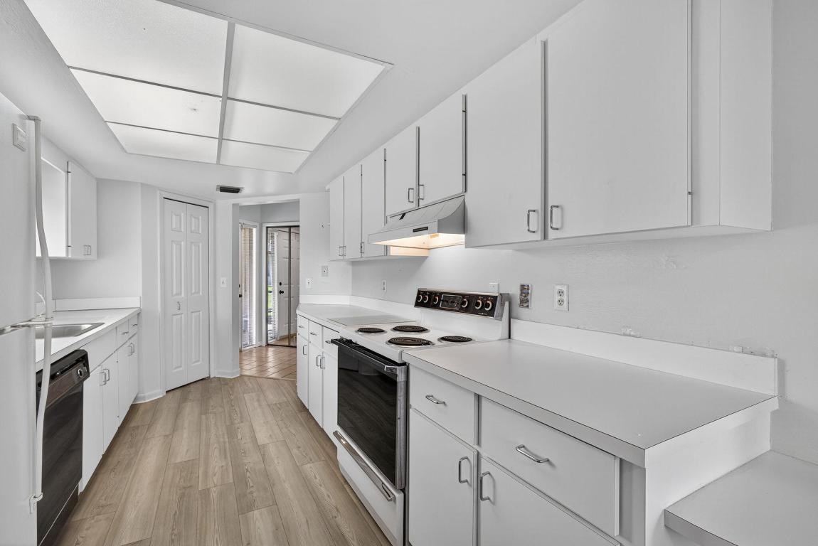 VILLAGE WALK - Residential