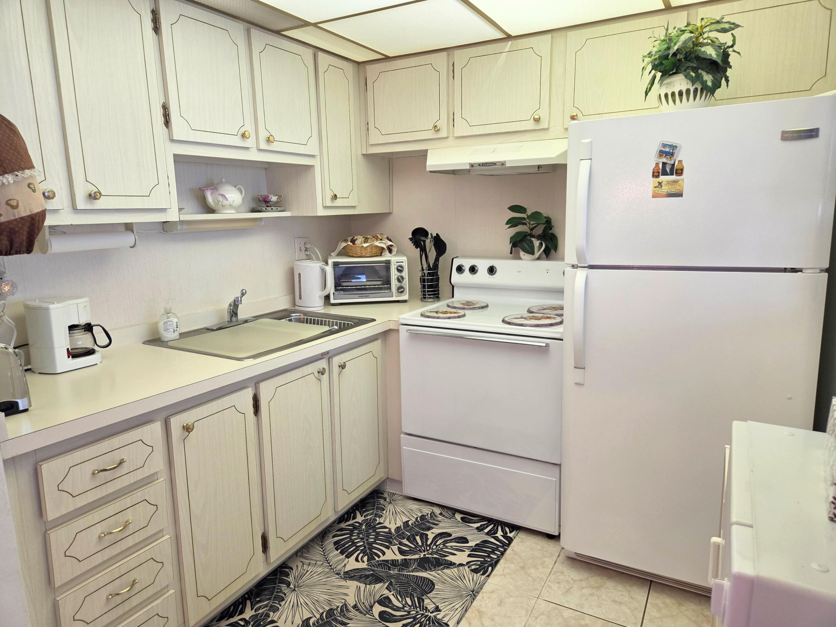 LAKESIDE POINT APT 5 CONDO - Residential