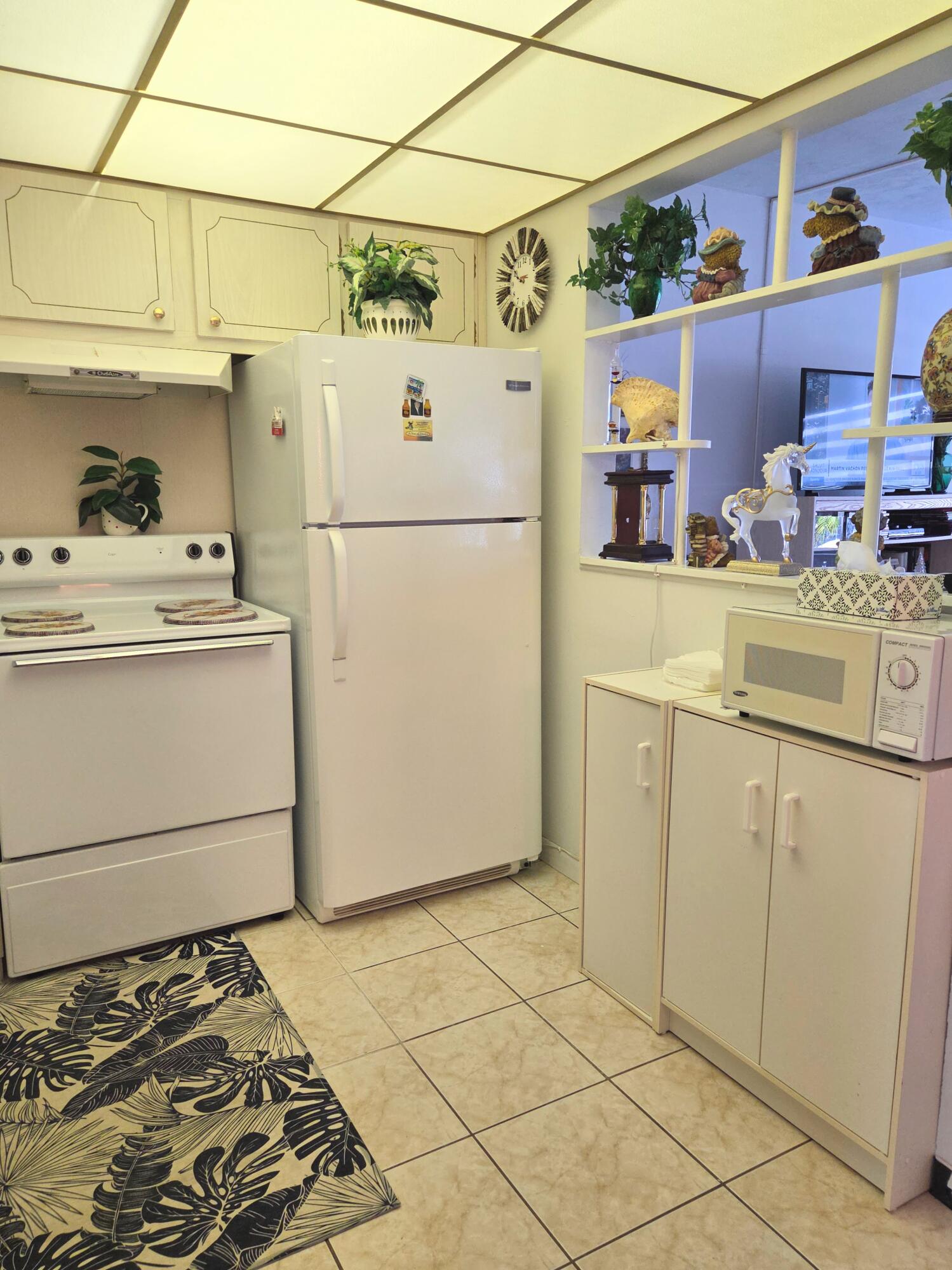 LAKESIDE POINT APT 5 CONDO - Residential