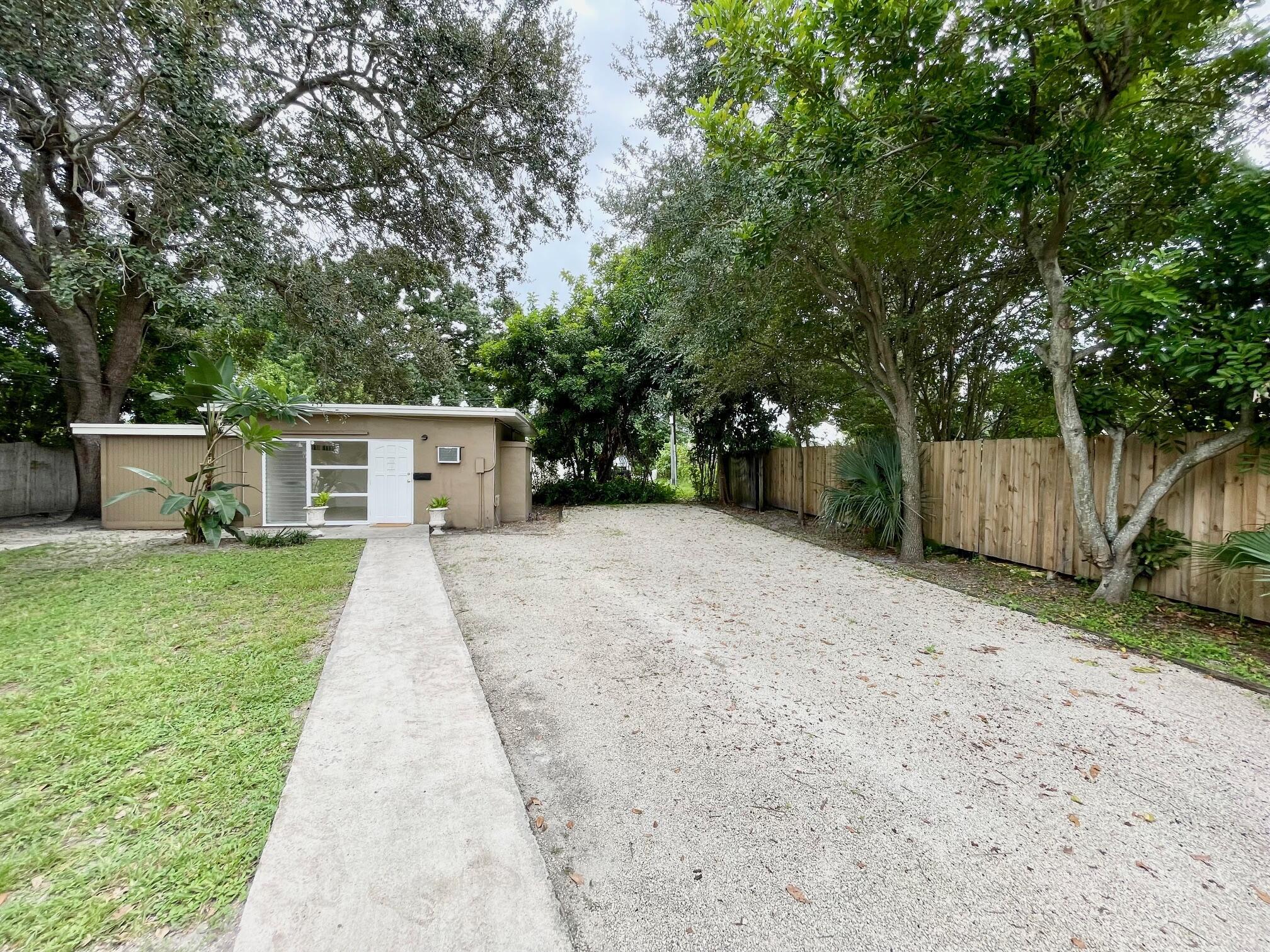 Discover this delightful single-family home, featuring tile floors, full kitchen, freshly painted, a newer A/C unit, a spacious patio, in-unit washer and dryer, ample parking, and numerous other amenities. Schedule your viewing today!