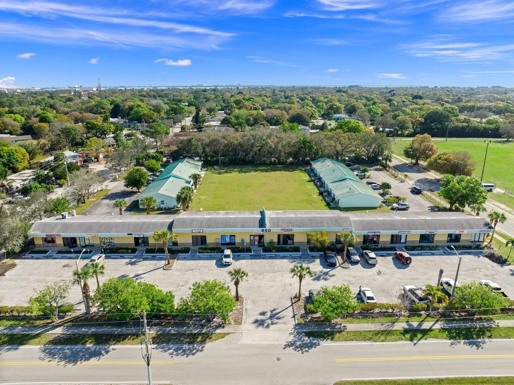 Photo of 850 S 21st Street #F, Fort Pierce, FL (MLS # R10958190)