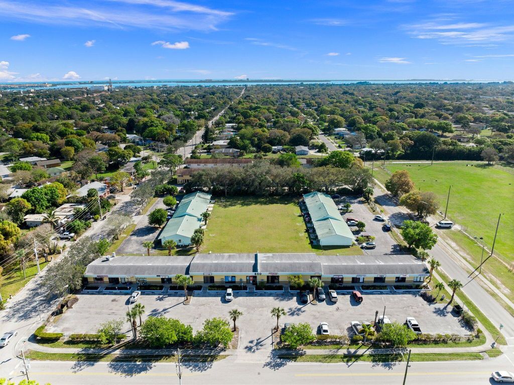 Photo of 850 S 21st Street #F, Fort Pierce, FL (MLS # R10958190)