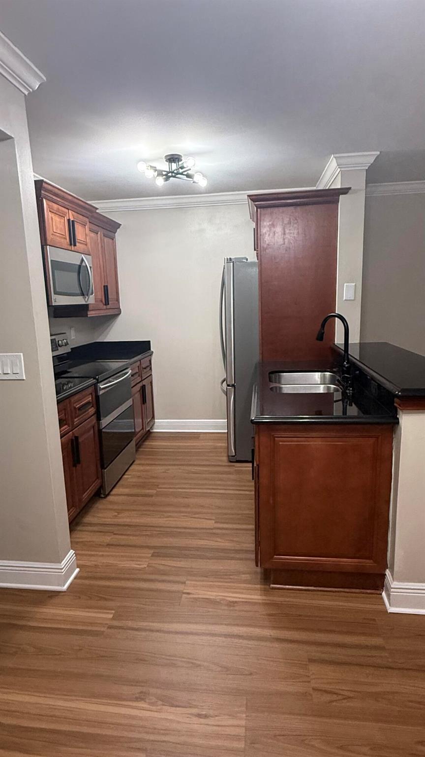 MEADOWS ON THE GREEN COND - Residential