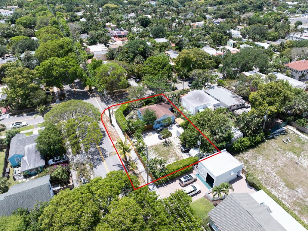 Photo of 1915 Lake Avenue, West Palm Beach, FL 33401 (MLS # B26024985)