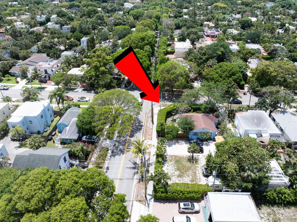 Photo of 1915 Lake Avenue, West Palm Beach, FL 33401 (MLS # B26024985)
