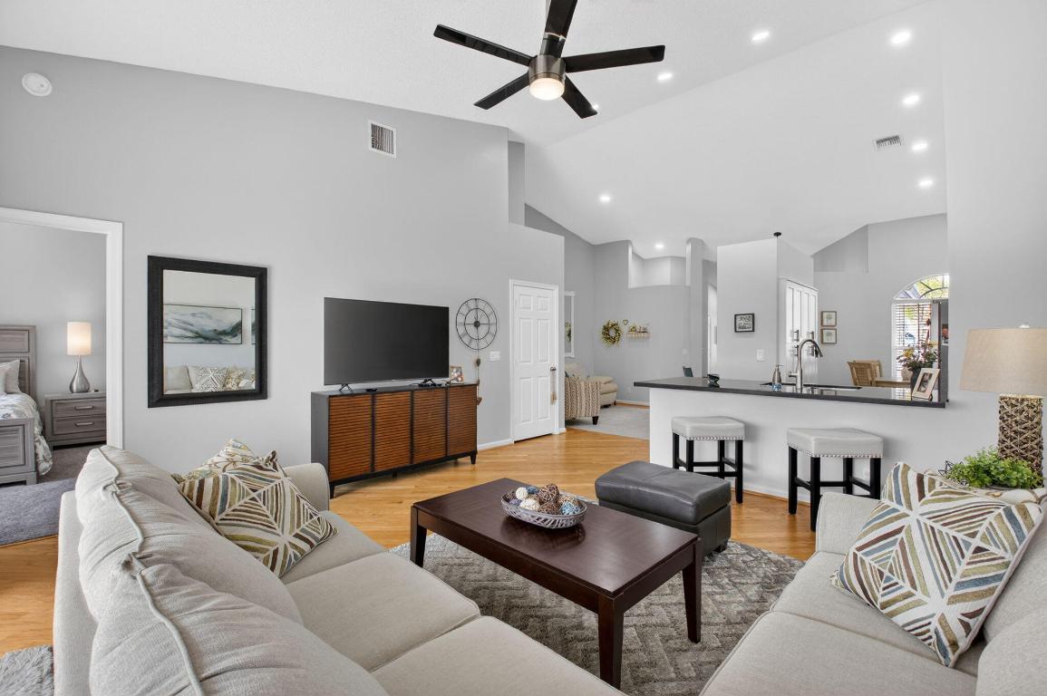MIZNER POINTE OF BOCA VIA ANCHO - Residential