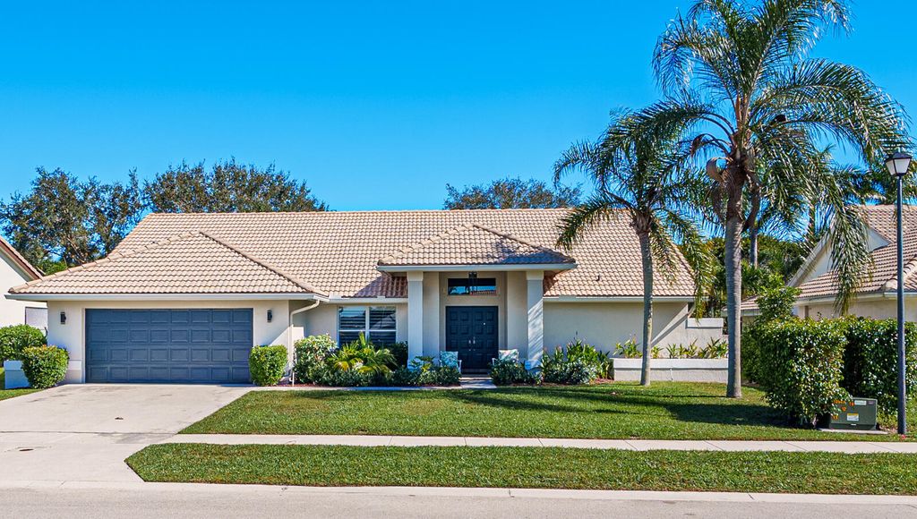 Photo of 6610 Blue Bay Circle Cir, Lake Worth Beach, FL 33467 (MLS # R10771289)
