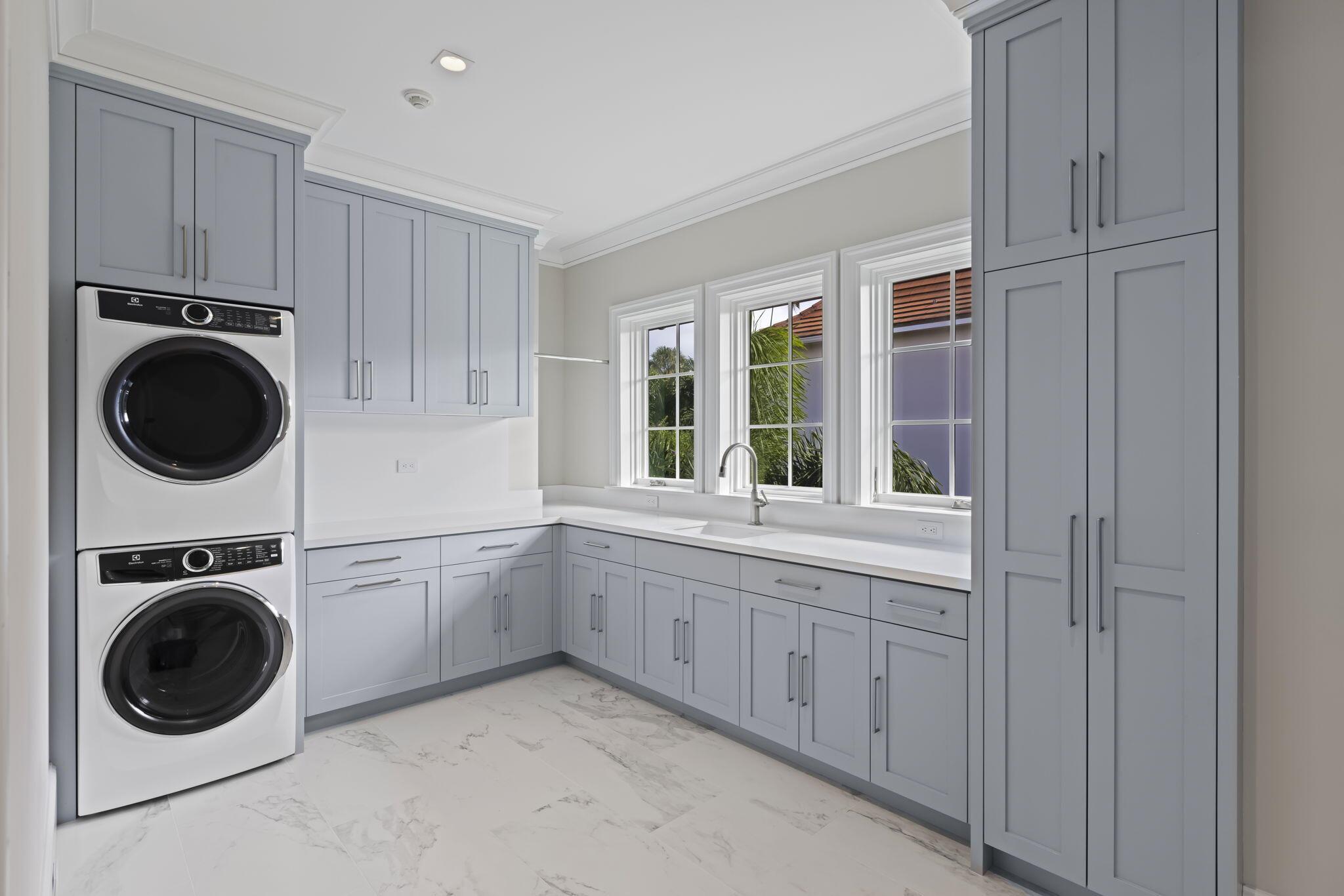 OCEAN PARK H W ROBBINS - Residential