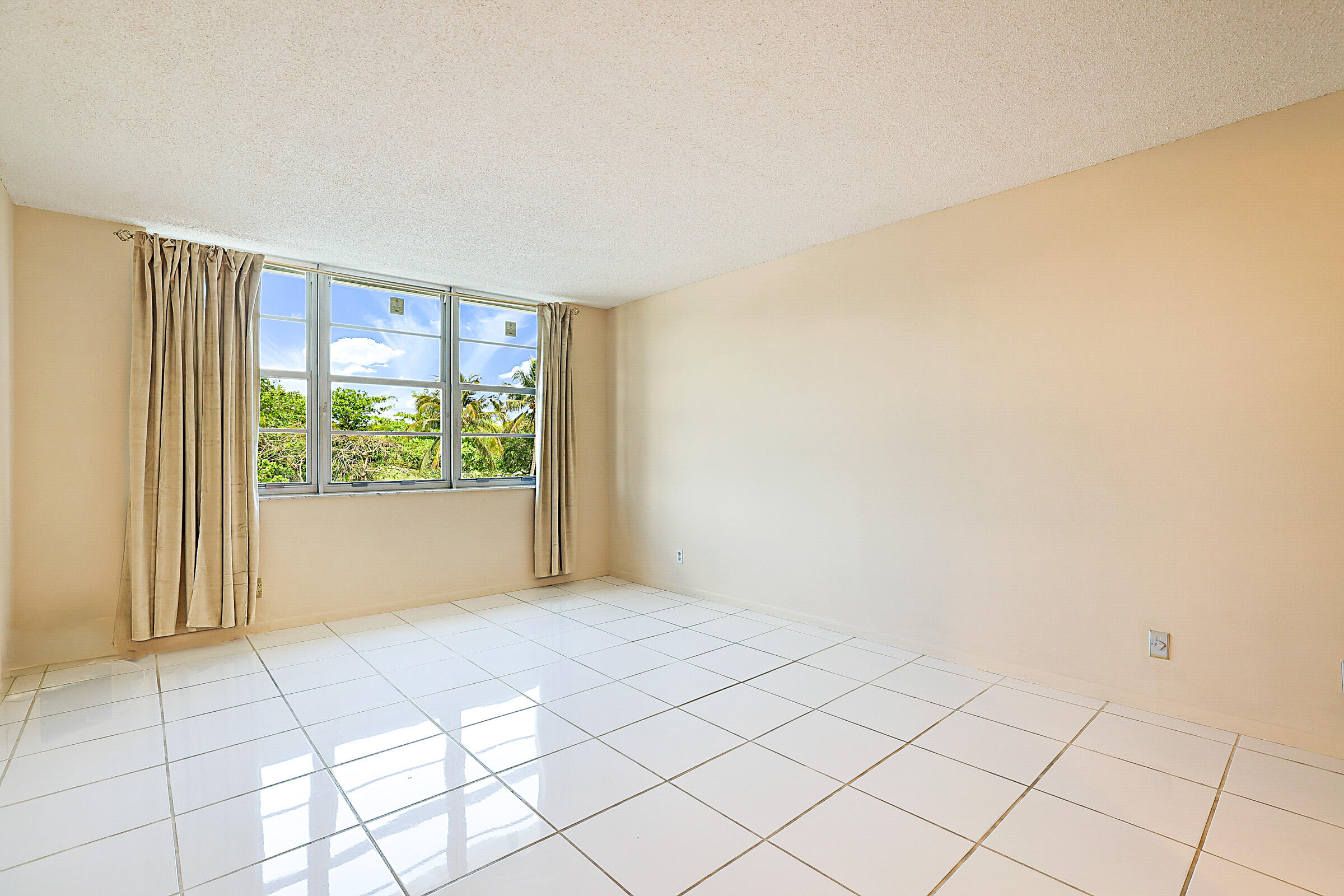 BOCA TOWERS CONDO PORTION - Residential