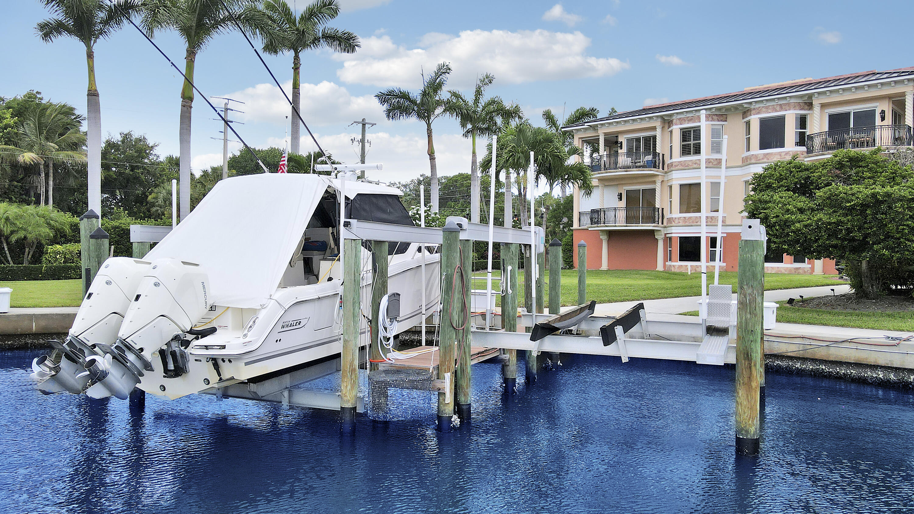 Outrigger Harbour Yacht Club - Land