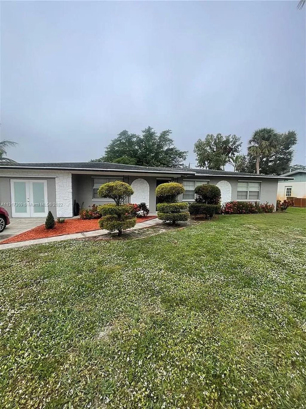 Photo of 706 SE Alamanda Way, Stuart, FL 34996 (MLS # F10422608)