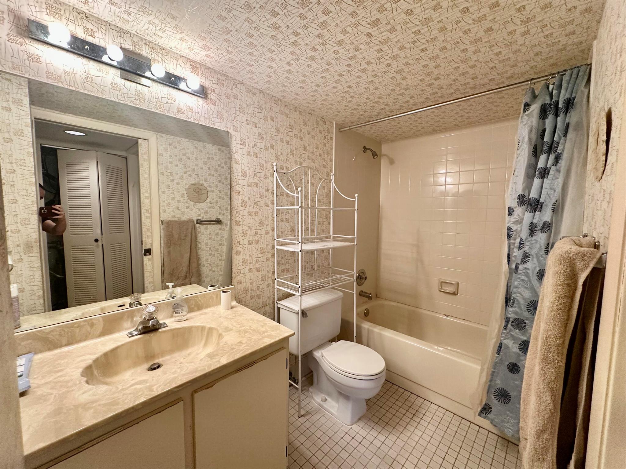 HUNTINGTON LAKES SEC THRE - Residential