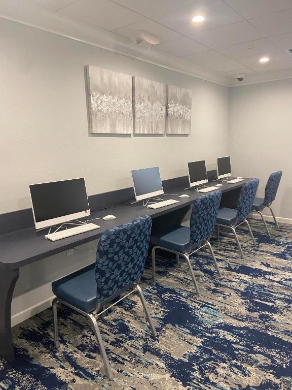 HUNTINGTON LAKES SEC THREE CONDOS - Residential