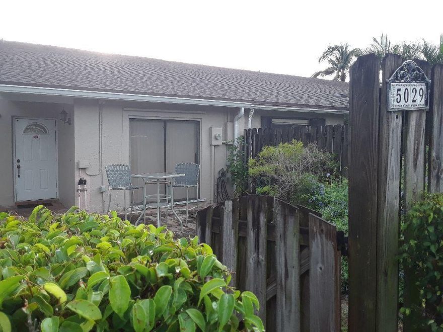 NICE 2/2 VILLA IN ALL AGE AND PET FRIENDLY COMMUNITY. SPLIT BEDROOM FLOOR PLAN.  MASTER BATH REDONE. LAMINATE AND TILE, NO CARPETS. LOW HOA FEE. NO RENTAL FOR 2 YEARS. BREED RESTRICTIONS PLEASE ASK HOA DIRECTLY.
PHOTOS COMING SOON