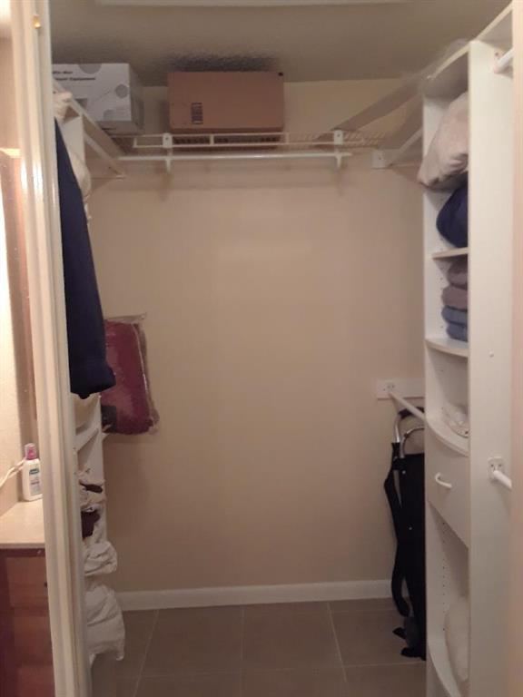 THE LAKES - Residential