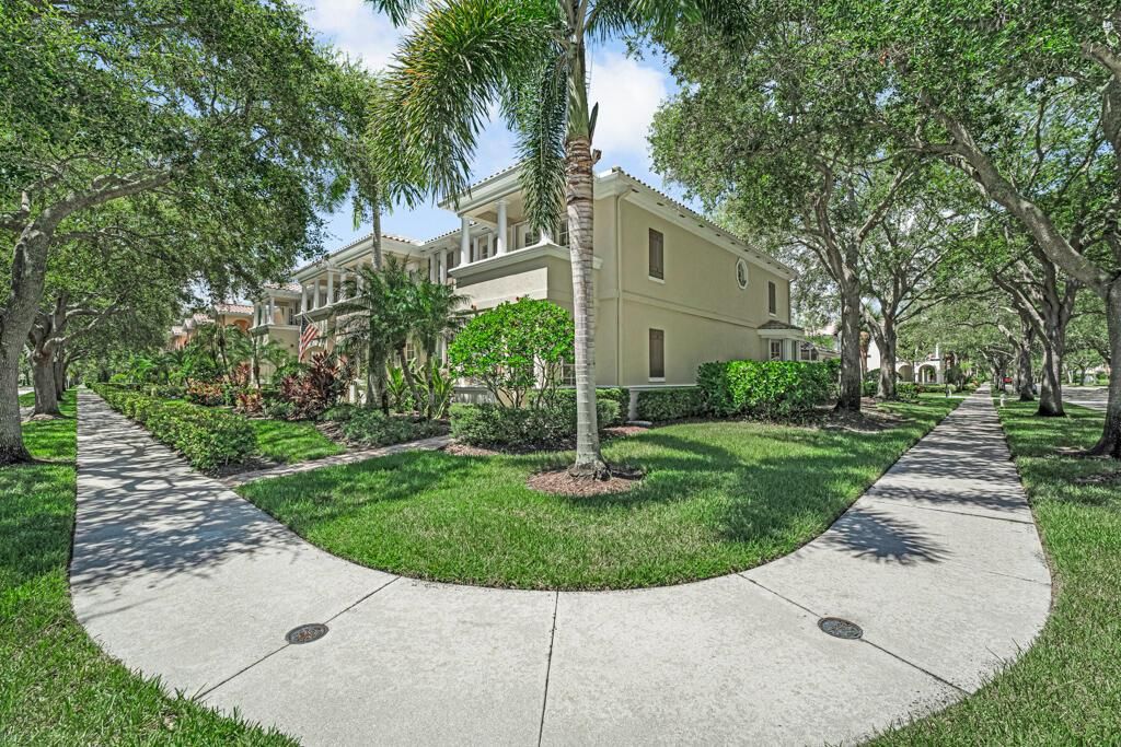 Photo of 4102 Community Drive, Jupiter, FL 33458 (MLS # R11112039)