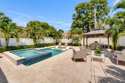 Photo of 1535 Hollywood Boulevard, Hollywood, FL 33020 (MLS # B26072525)