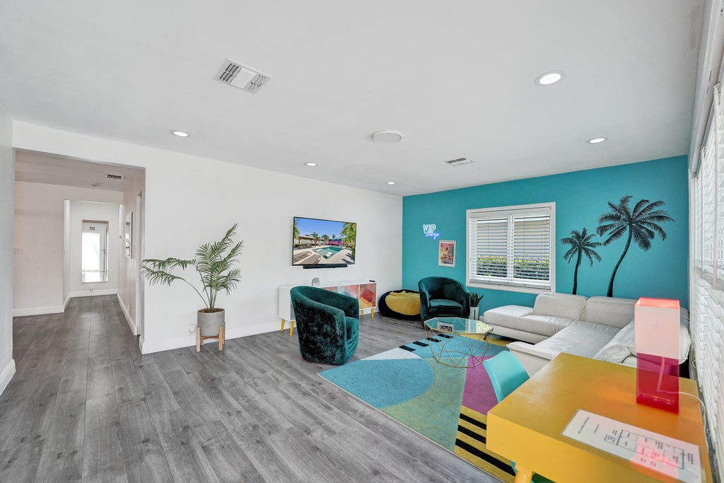 Photo of 1535 HOLLYWOOD Boulevard, Hollywood, FL 33020 (MLS # B26072525)