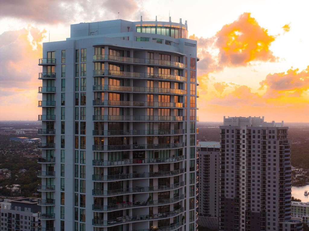 100 Las Olas - Residential