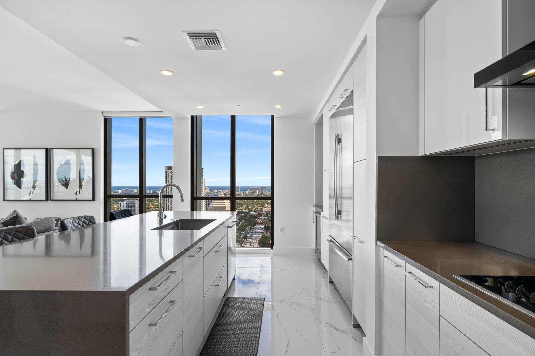 100 Las Olas - Residential