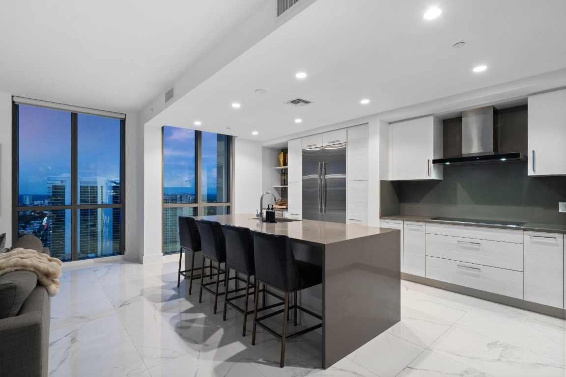 100 Las Olas - Residential