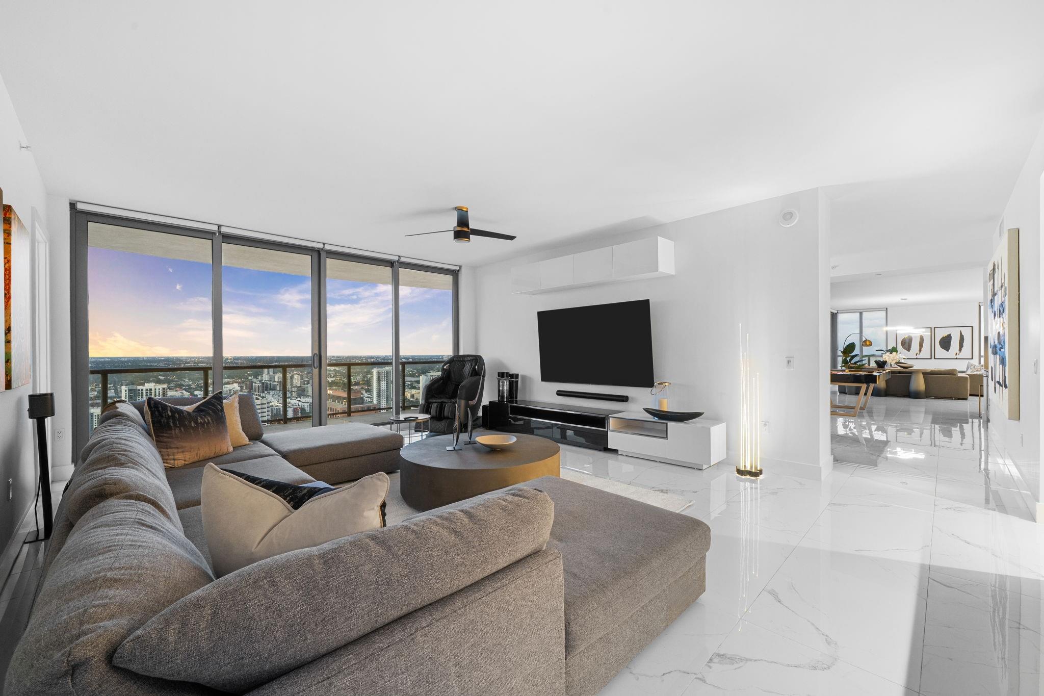 100 Las Olas - Residential