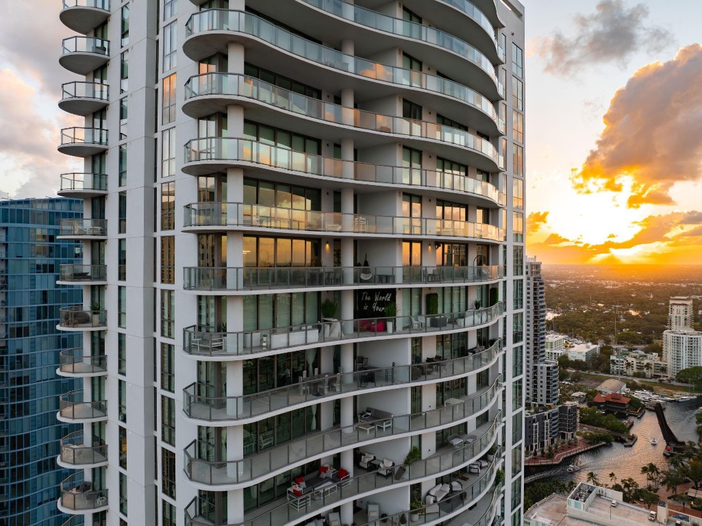 100 Las Olas - Residential