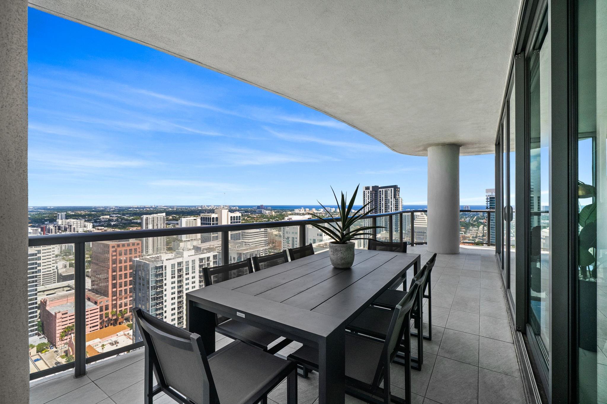 100 Las Olas - Residential