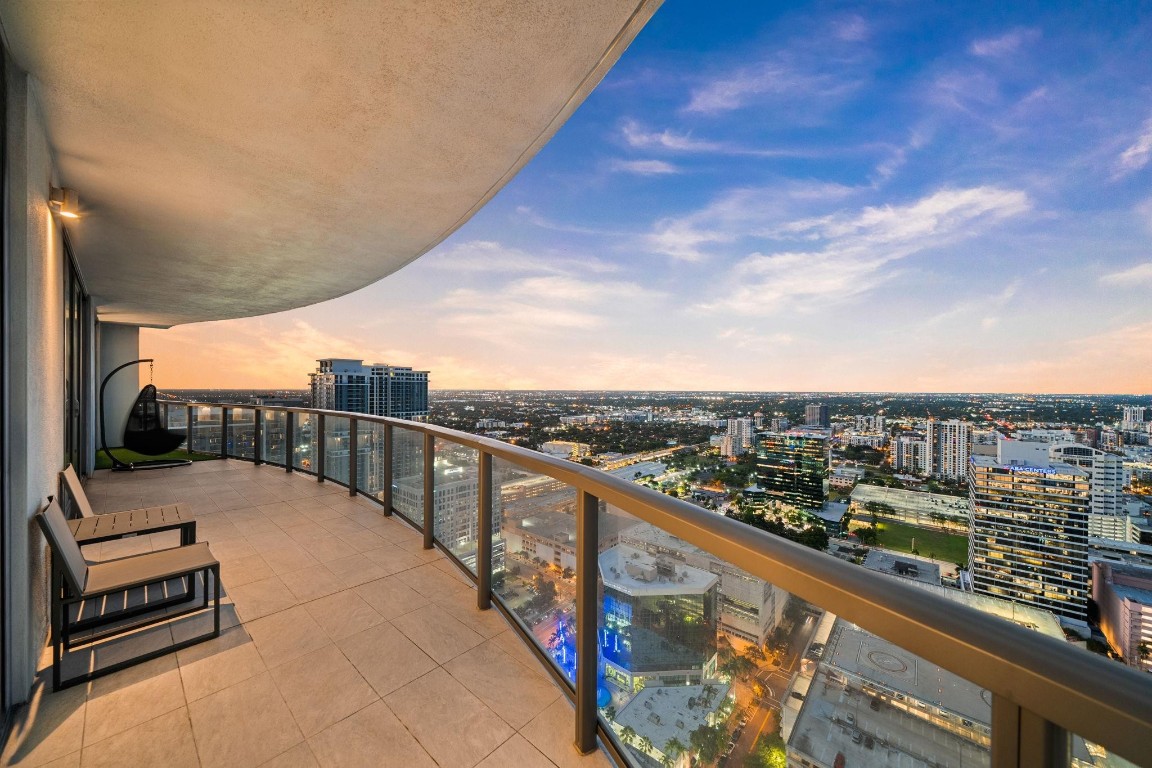 100 Las Olas - Residential