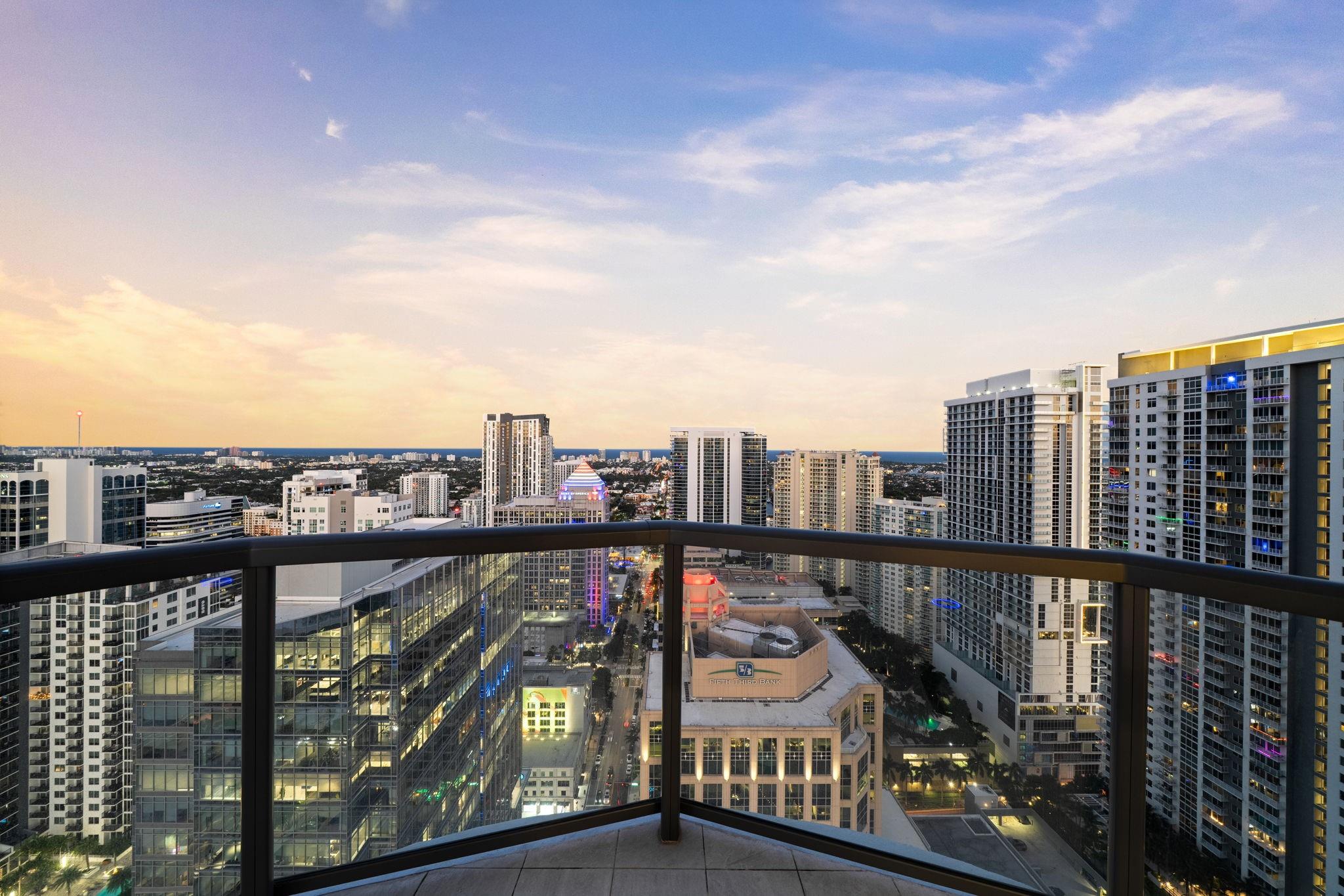 100 Las Olas - Residential