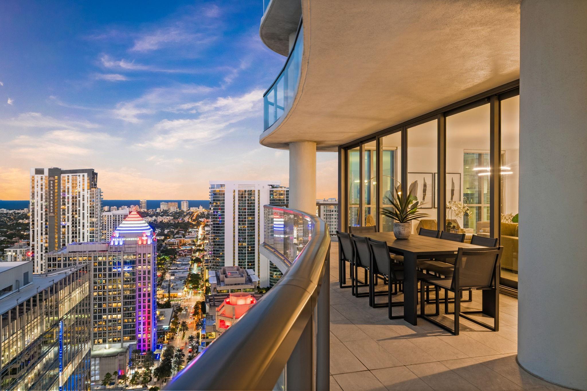 100 Las Olas - Residential