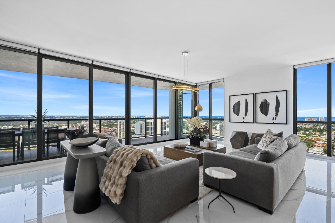 100 Las Olas - Residential