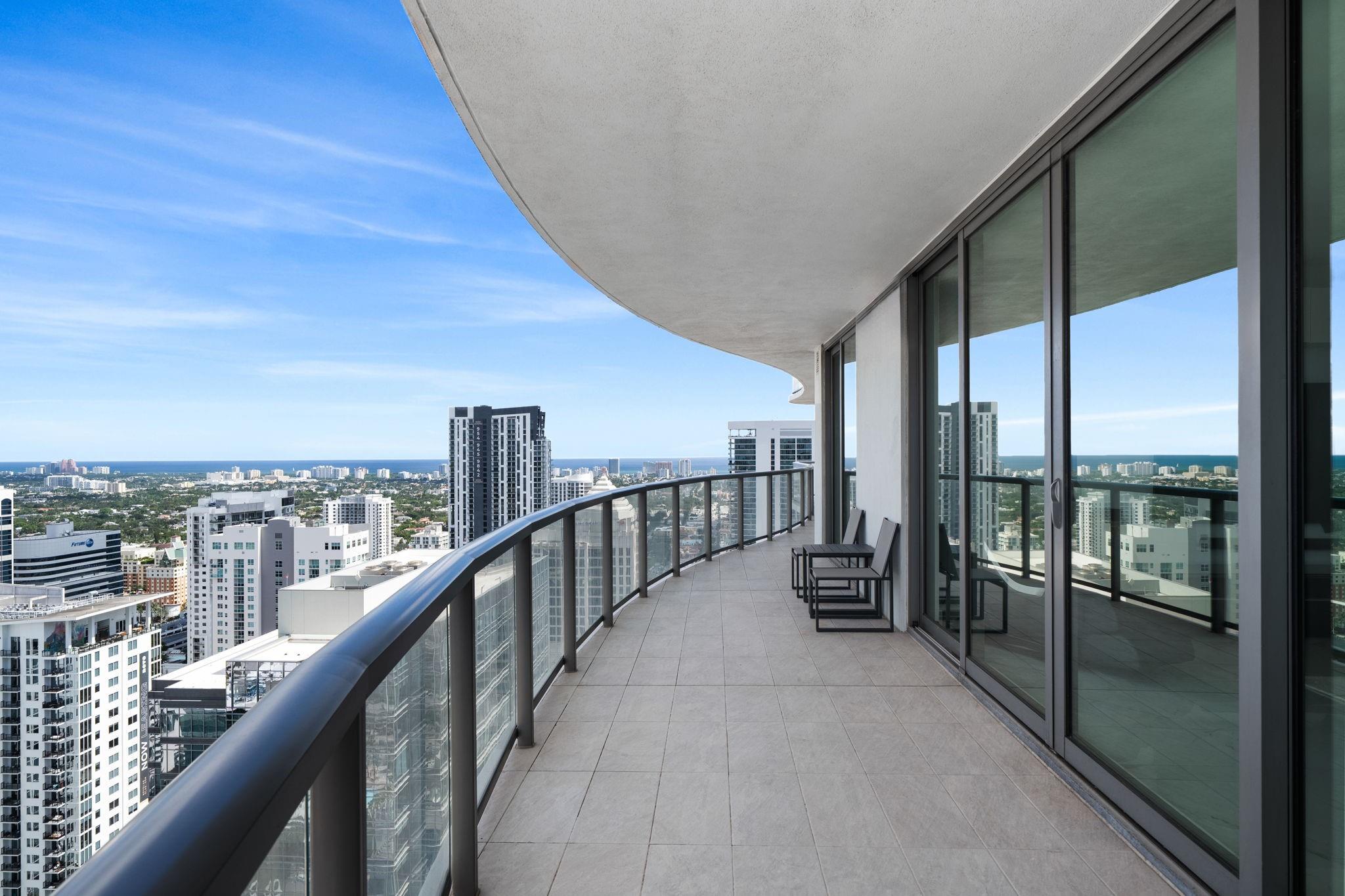 100 Las Olas - Residential